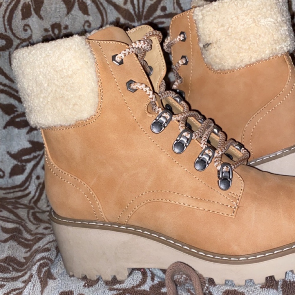 buckel boots 81/2 women